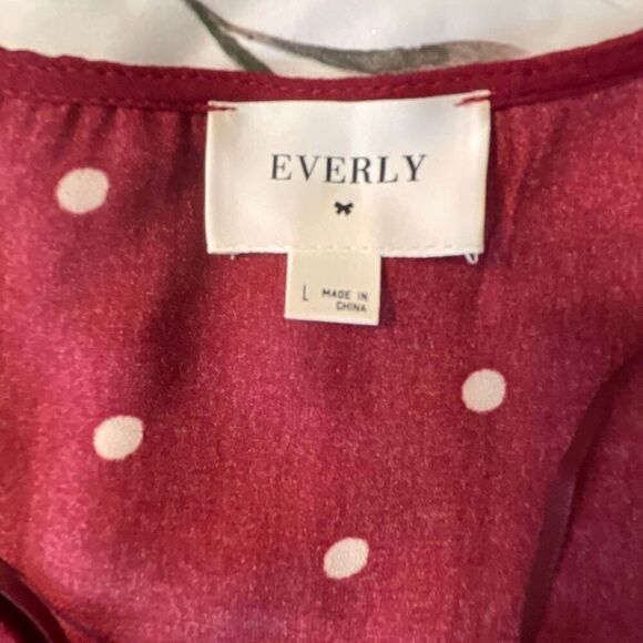 Everly Women’s Wrap Around Low cut 3/4 Sleeve Polka-Dot Blouse/Top - Picture 8 of 10